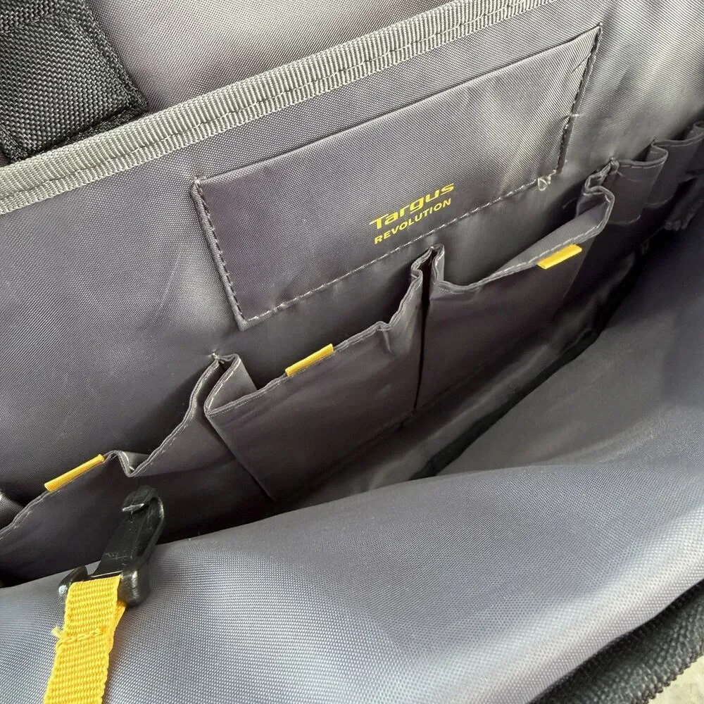 Targus Revolution TTL414-70 Laptop Briefcase Messenger Bag SafePORT TSA